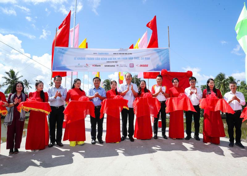 Báo Thanh Niên khánh thành cây cầu 'trong mơ' ở vùng đất cuối bản đồ Việt Nam- Ảnh 13. Báo Thanh Niên khánh thành cây cầu 'trong mơ' ở vùng đất cuối bản đồ Việt Nam- Ảnh 13.