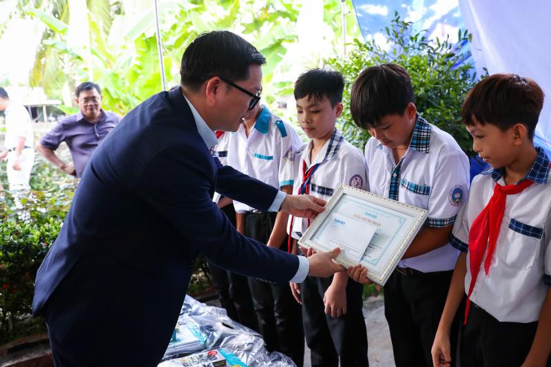 Báo Thanh Niên khánh thành cây cầu 'trong mơ' ở vùng đất cuối bản đồ Việt Nam- Ảnh 8. Báo Thanh Niên khánh thành cây cầu 'trong mơ' ở vùng đất cuối bản đồ Việt Nam- Ảnh 8.