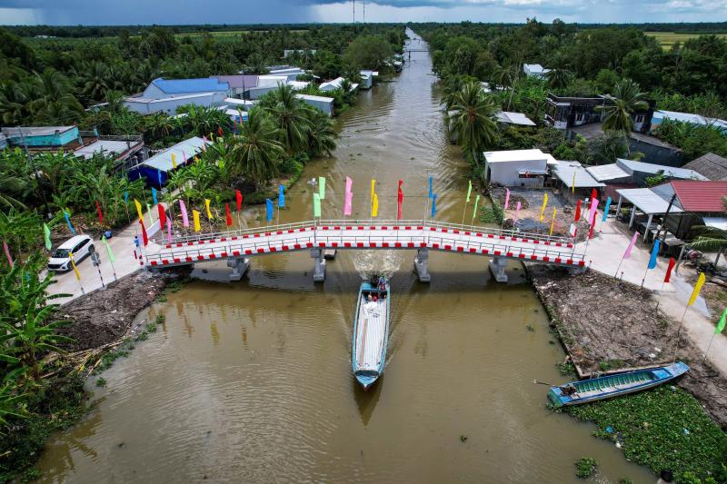 Báo Thanh Niên khánh thành cây cầu 'trong mơ' ở vùng đất cuối bản đồ Việt Nam- Ảnh 1. Báo Thanh Niên khánh thành cây cầu 'trong mơ' ở vùng đất cuối bản đồ Việt Nam- Ảnh 1.