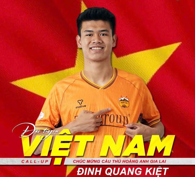 'Độc lạ' trung vệ HAGL: Cầu thủ cao nhất lịch sử đội tuyển Việt Nam- Ảnh 1.