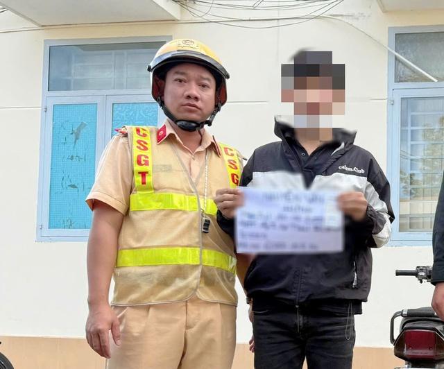 Đồng Nai: Chỉ trong 2 ngày, CSGT phát hiện 5 trường hợp dương tính với ma túy- Ảnh 2. Đồng Nai: Chỉ trong 2 ngày, CSGT phát hiện 5 trường hợp dương tính với ma túy- Ảnh 2.