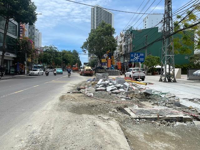 Đường Lê Thánh Tôn Nha Trang chậm tiến độ ảnh hưởng đến dân sinh và giao thông - Ảnh 1. Đường Lê Thánh Tôn Nha Trang chậm tiến độ ảnh hưởng đến dân sinh và giao thông - Ảnh 1.