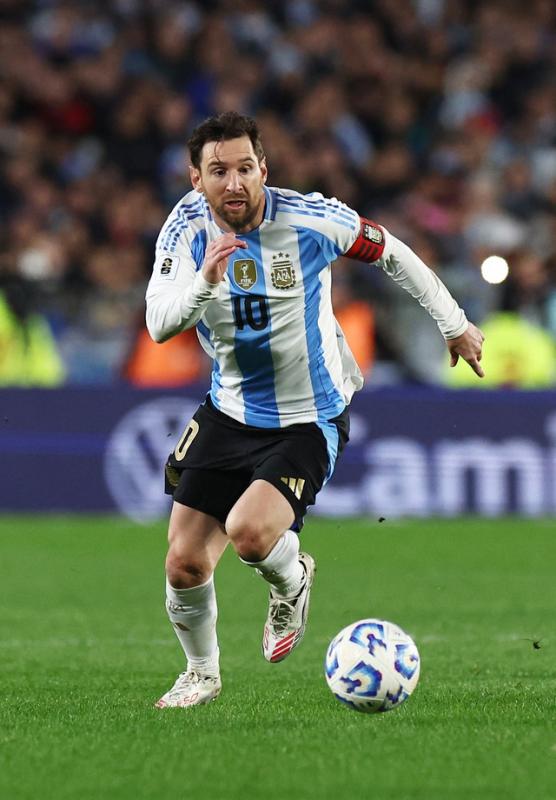 Messi xác nhận đấu trận cuối trên sân nhà ở Argentina, CĐV nài nỉ đừng chia tay- Ảnh 1. Messi xác nhận đấu trận cuối trên sân nhà ở Argentina, CĐV nài nỉ đừng chia tay- Ảnh 1.