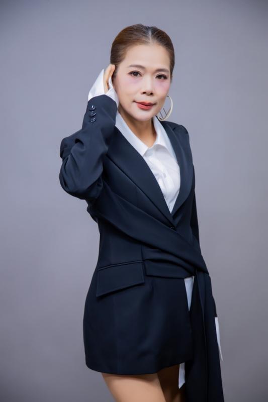 - Ảnh 2. Mỹ Lệ nói về hôn nhân với chồng doanh nhân, tiết lộ niềm vui tuổi 53 - Ảnh 2.