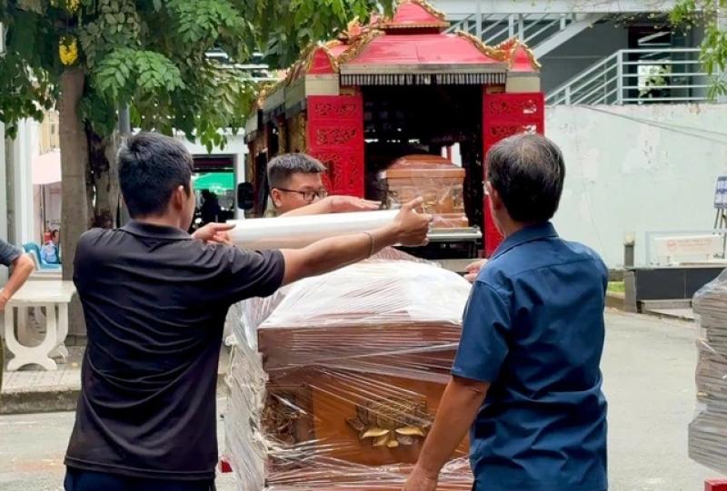 Nghề mai táng ở TP.HCM: Bị dán mác 'dính âm khí', ít ai dám làm- Ảnh 1.
