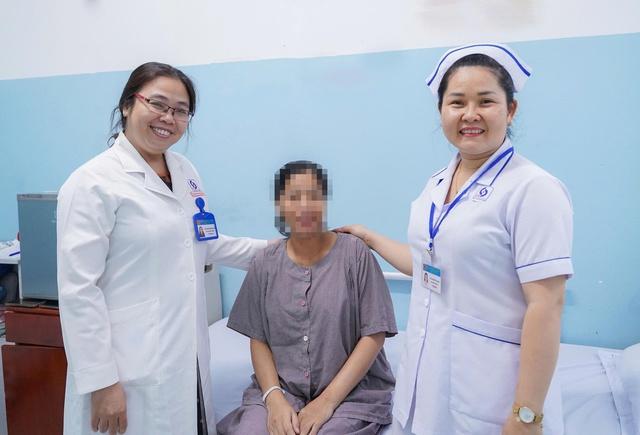 Người mẹ đánh cược mạng sống để giữ con- Ảnh 1. Người mẹ đánh cược mạng sống để giữ con- Ảnh 1.