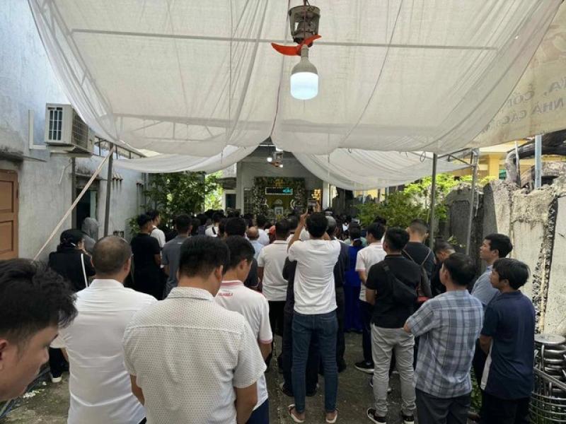 Tiễn đưa trọng tài Trần Đình Thịnh về nơi an nghỉ cuối cùng, Tổng thư ký VFF nói lời nghẹn ngào!- Ảnh 1.