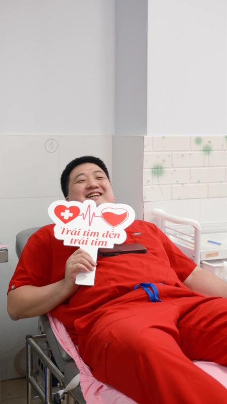 Dr. Nguyên Giáp lan tỏa yêu thương qua hành động hiến máu nhân đạo- Ảnh 2.