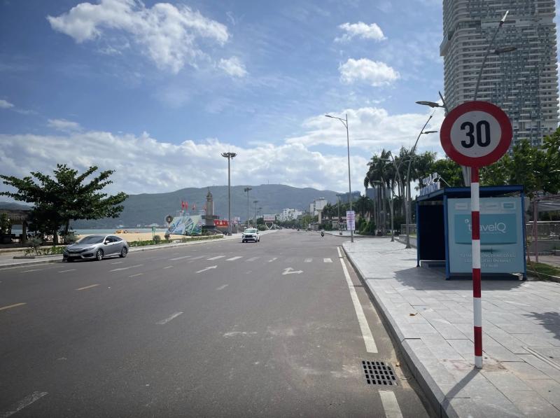 Có nên hạn chế tốc độ 30 km / giờ trên đường ven biển quy Nhơn? - Ảnh 1.
