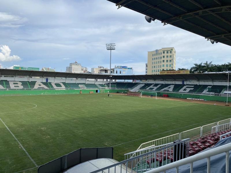 Sân Pleiku đẹp long lanh, VPF khen nức nở: HAGL khoe ‘áo mới’, sẵn sàng chinh chiến V-League- Ảnh 4.