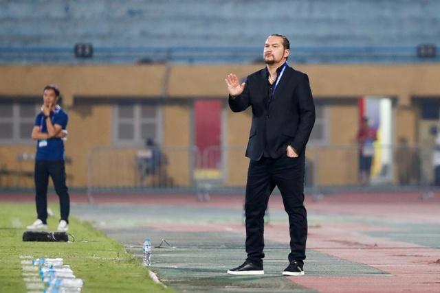 Thầy ngoại ở V-League: HLV Tây Ban Nha trên đỉnh, trợ lý ông Kim... dưới đáy  - Ảnh 2.