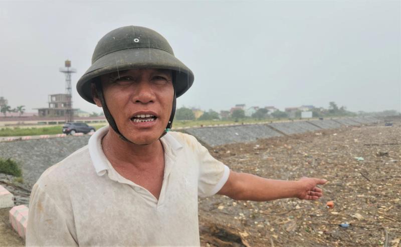 Hàng trăm tấn rác thải ' bủa vây ' cảng cá Hà Tĩnh - Ảnh 8.