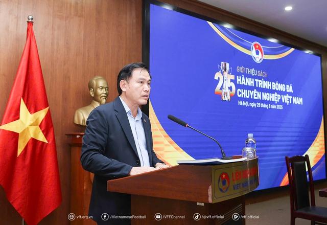 Cuốn sách đặc biệt ghi lại khoảnh khắc HAGL và Kiatisak thống trị V-League- Ảnh 4. Cuốn sách đặc biệt ghi lại khoảnh khắc HAGL và Kiatisak thống trị V-League- Ảnh 4.