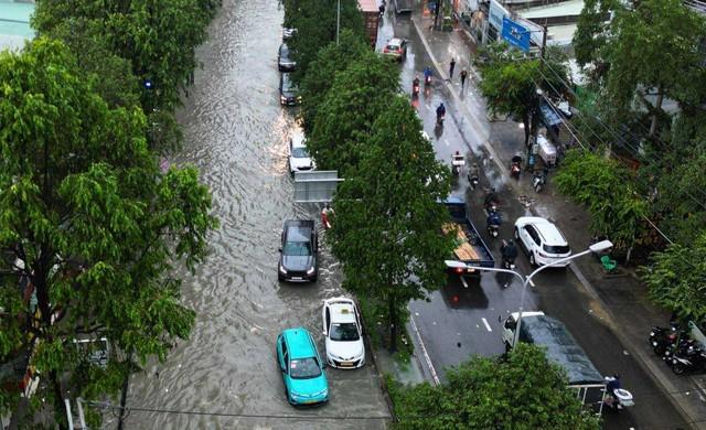 Xe điện không bị thủy kích nên đi được đường ngập: Sai lầm của nhiều tài xế - Ảnh 2.