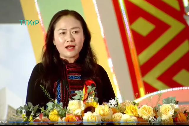 Nữ bí thư xã livestream bán sầu riêng giúp dân: 'Không bán hàng để làm giàu'- Ảnh 1.