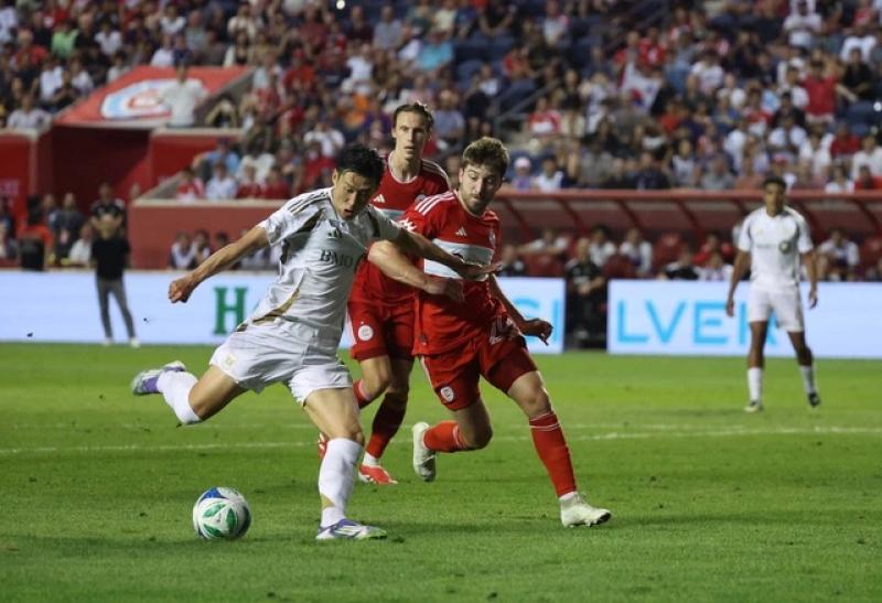 Son Heung-min có hành động bất ngờ ngày ra mắt, HLV Mascherano tiết lộ chấn thương của Messi- Ảnh 1.