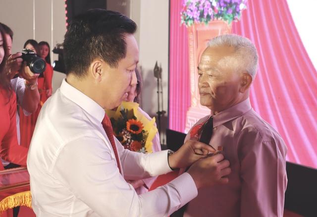 Triển lãm '80 năm - dấu ấn vàng son' ở công viên bờ sông Sài Gòn- Ảnh 4.
