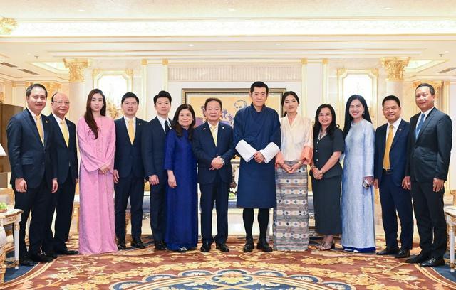 Quốc vương Bhutan và Hoàng hậu tới thăm Tập đoàn T&T Group- Ảnh 3. Quốc vương Bhutan và Hoàng hậu tới thăm Tập đoàn T&T Group- Ảnh 3.