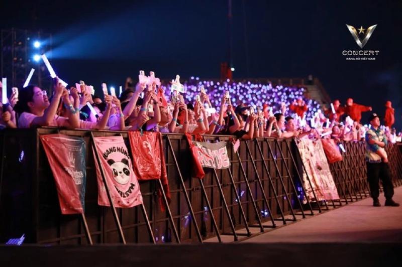 Cặp đôi Đen và Hoàng Thùy Linh đốt nóng V Concert - Ảnh 1.