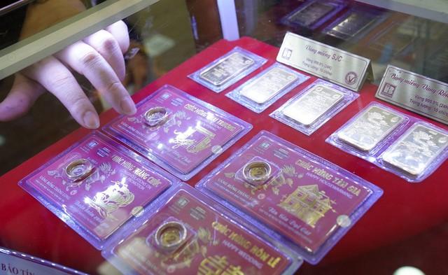 Giá vàng hôm nay 24.8.2025: Vàng nhẫn lập kỷ lục mới nhưng người mua vẫn lỗ- Ảnh 1.