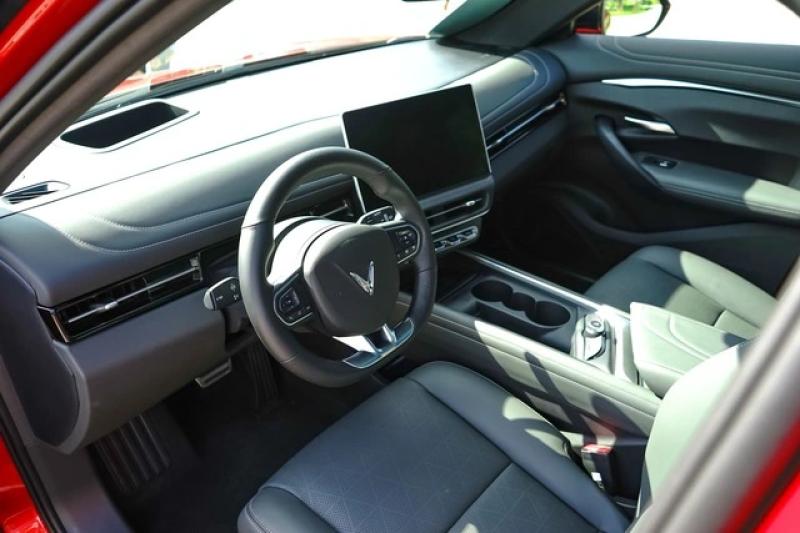 3 mẫu SUV lớn hơn Ford Everest, giá dưới 2 tỉ đồng - Ảnh 4.