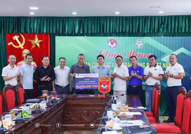 Chủ tịch VFF thăm LĐBĐ Thanh Hóa, mong có thêm tài năng cho đội tuyển quốc gia- Ảnh 5. Chủ tịch VFF thăm LĐBĐ Thanh Hóa, mong có thêm tài năng cho đội tuyển quốc gia- Ảnh 5.
