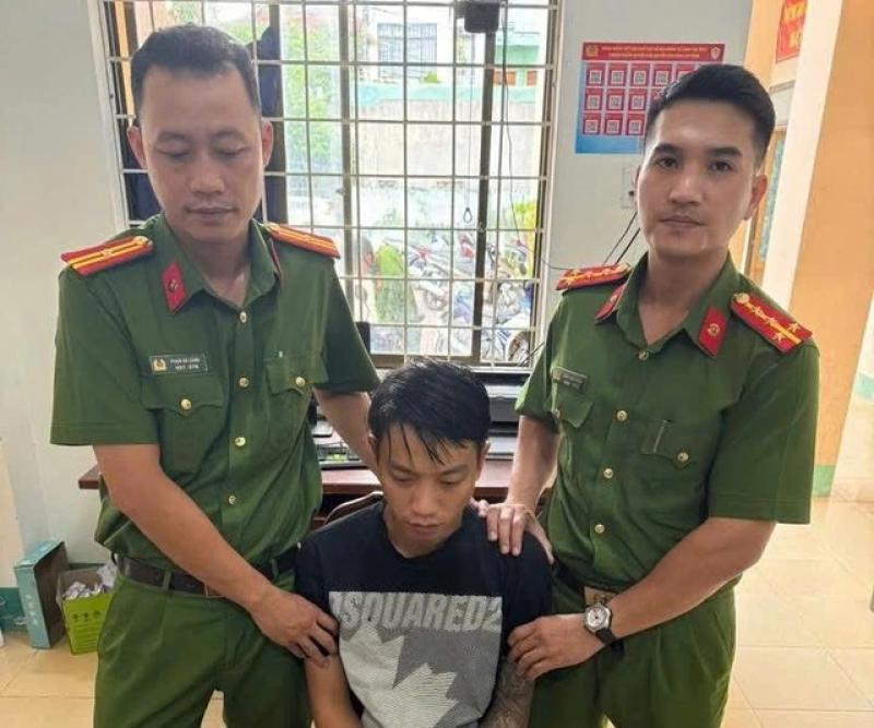 Bắt kẻ trốn thi hành án ở Quảng Ngãi cùng khẩu súng và 14 viên đạn - Ảnh 1.