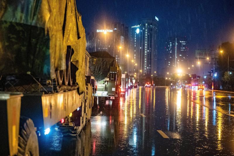 Dàn khí tài tham gia nhiệm vụ A80 tập kết về trung tâm Hà Nội trong đêm - Ảnh 4. Dàn khí tài tham gia nhiệm vụ A80 tập kết về trung tâm Hà Nội trong đêm - Ảnh 4.