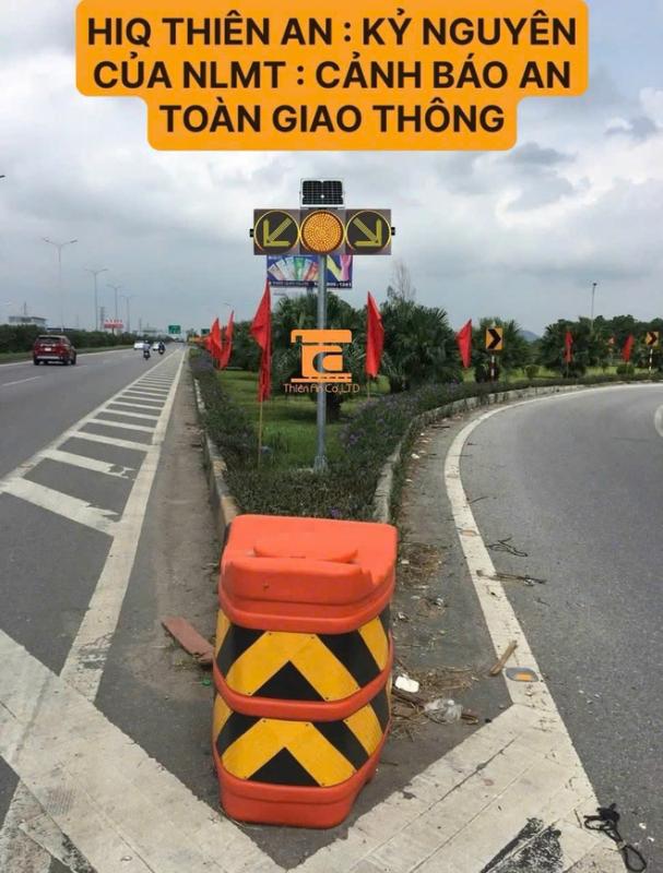 'Kỹ sư tay ngang' chế tạo thiết bị an toàn giao thông năng lượng mặt trời- Ảnh 4.