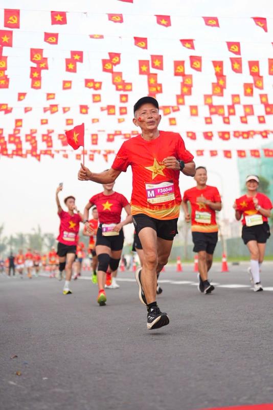Giải chạy 'Việt Nam tôi đó' được xác lập kỷ lục có ý nghĩa rất đặc biệt- Ảnh 5. Giải chạy 'Việt Nam tôi đó' được xác lập kỷ lục có ý nghĩa rất đặc biệt- Ảnh 5.
