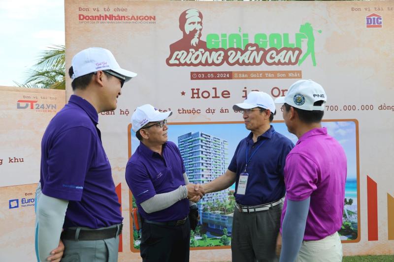 Giải golf Tạp chí Doanh Nhân Sài Gòn: Gây quỹ học bổng, tranh Cúp Lương Văn Can- Ảnh 1. Giải golf Tạp chí Doanh Nhân Sài Gòn: Gây quỹ học bổng, tranh Cúp Lương Văn Can- Ảnh 1.