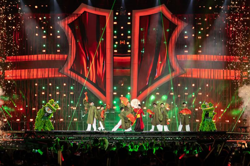 NSND Hữu Quốc gặp tai nạn trên đường đến diễn concert 'Anh trai vượt ngàn chông gai' - Ảnh 5.