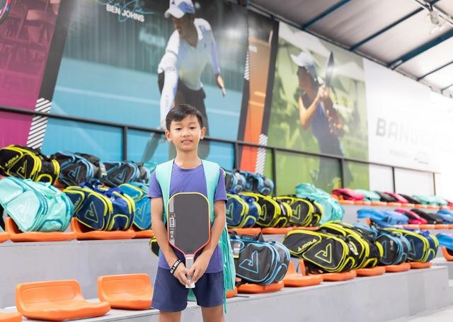 Tài năng nhí pickleball Huỳnh Phúc Khang khát khao chinh phục đỉnh cao với 'bảo kiếm' mới- Ảnh 2. Tài năng nhí pickleball Huỳnh Phúc Khang khát khao chinh phục đỉnh cao với 'bảo kiếm' mới- Ảnh 2.