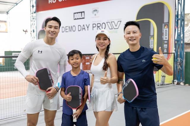 Tài năng nhí pickleball Huỳnh Phúc Khang khát khao chinh phục đỉnh cao với 'bảo kiếm' mới- Ảnh 3. Tài năng nhí pickleball Huỳnh Phúc Khang khát khao chinh phục đỉnh cao với 'bảo kiếm' mới- Ảnh 3.