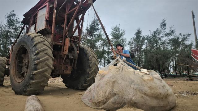 Hà Tĩnh sẽ sơ tán hơn 6.500 hộ dân trước cơn bão số 10 - Ảnh 1.