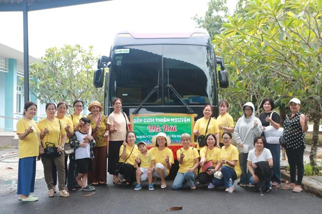 TP.HCM nghĩa tình: Người phụ nữ 'sống lại' bằng bếp cơm thiện nguyện- Ảnh 1.
