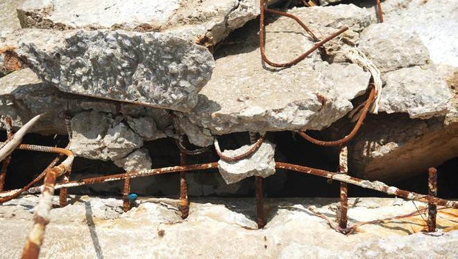 Kè biển Hải Tiến đối mặt nguy cơ sạt lở nghiêm trọng trước bão số 9 - Ảnh 6. Kè biển Hải Tiến đối mặt nguy cơ sạt lở nghiêm trọng trước bão số 9 - Ảnh 6.