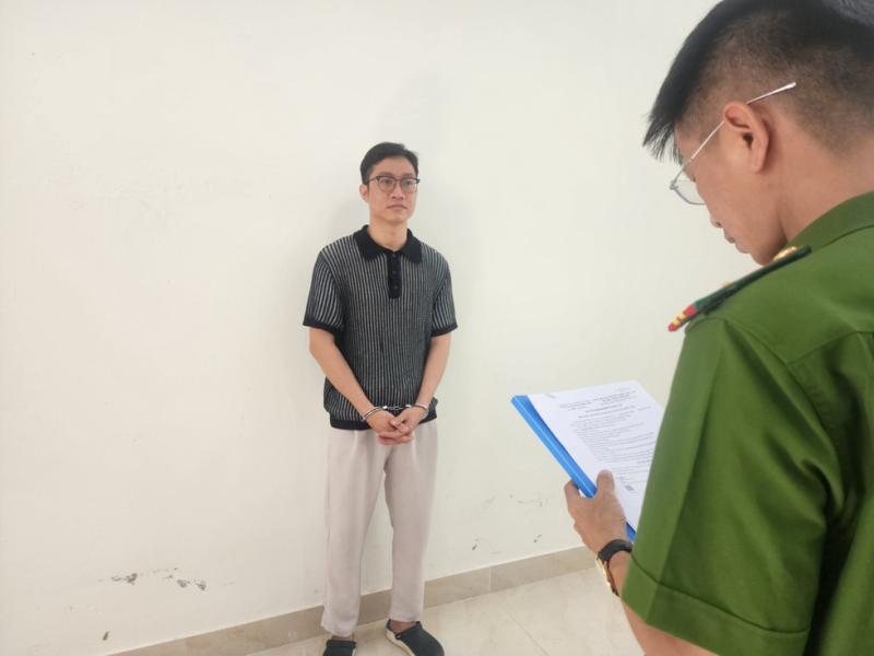 Bị bắt vì dùng ảnh nhạy cảm ép bạn gái cũ quan hệ tình dục - Ảnh 1.