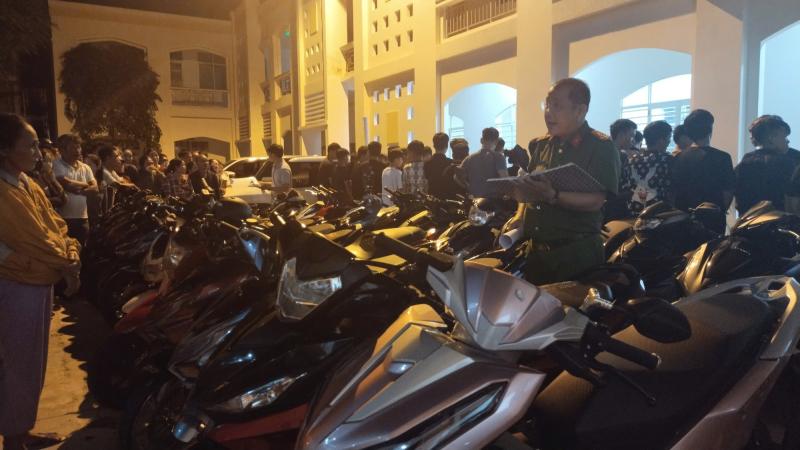 Đà Nẵng: Khởi tố 35 bị can mang hung khí náo loạn đường phố- Ảnh 4. Đà Nẵng: Khởi tố 35 bị can mang hung khí náo loạn đường phố- Ảnh 4.