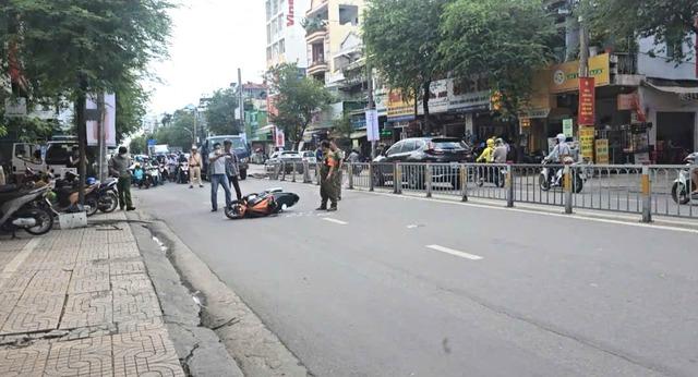 Tông xe liên hoàn trên đường Trường Chinh, nhiều người bị thương- Ảnh 3. Tông xe liên hoàn trên đường Trường Chinh, nhiều người bị thương- Ảnh 3.