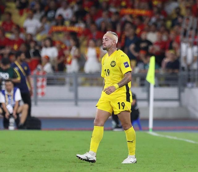 Toàn cảnh vụ nhập tịch 'lậu' của bóng đá Malaysia, FIFA thay đổi quan điểm thế nào? - Ảnh 3. Toàn cảnh vụ nhập tịch 'lậu' của bóng đá Malaysia, FIFA thay đổi quan điểm thế nào? - Ảnh 3.