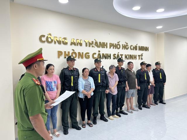 Công an TP.HCM triệt phá đường dây buôn lậu quy mô lớn, bắt giữ 5 đối tượng- Ảnh 1. Công an TP.HCM triệt phá đường dây buôn lậu quy mô lớn, bắt giữ 5 đối tượng- Ảnh 1.