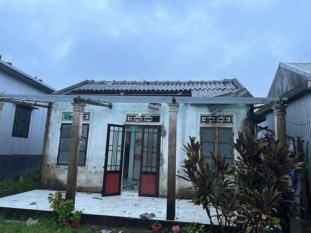 Bão số 10: TP.Huế yêu cầu người dân hạn chế ra đường từ 10 giờ hôm nay- Ảnh 1. Bão số 10: TP.Huế yêu cầu người dân hạn chế ra đường từ 10 giờ hôm nay- Ảnh 1.
