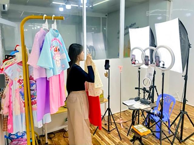 Hành trình khởi nghiệp trên thương mại điện tử của người mẹ hai con - Ảnh 3. Hành trình khởi nghiệp trên thương mại điện tử của người mẹ hai con - Ảnh 3.