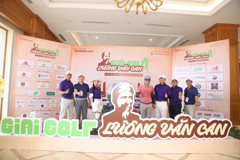 Giải golf Tạp chí Doanh Nhân Sài Gòn: Gây quỹ học bổng, tranh Cúp Lương Văn Can- Ảnh 3. Giải golf Tạp chí Doanh Nhân Sài Gòn: Gây quỹ học bổng, tranh Cúp Lương Văn Can- Ảnh 3.