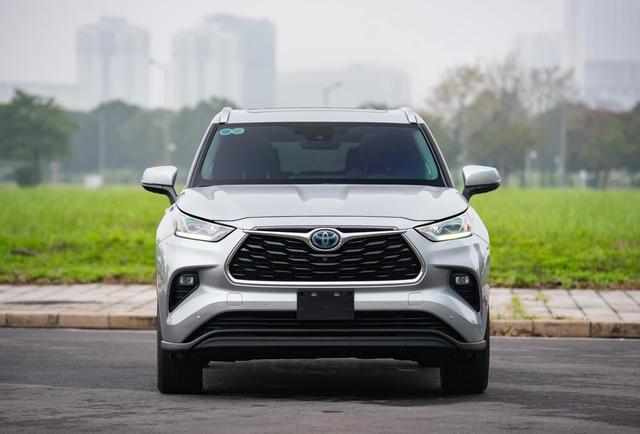 Xe nhập Mỹ Toyota Highlander dùng 4 năm, bán lại đắt hơn xe sang Đức - Ảnh 2. Xe nhập Mỹ Toyota Highlander dùng 4 năm, bán lại đắt hơn xe sang Đức - Ảnh 2.