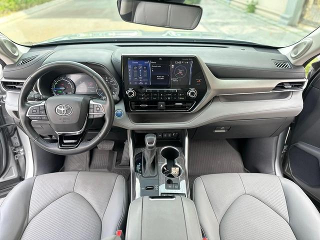 Xe nhập Mỹ Toyota Highlander dùng 4 năm, bán lại đắt hơn xe sang Đức - Ảnh 3. Xe nhập Mỹ Toyota Highlander dùng 4 năm, bán lại đắt hơn xe sang Đức - Ảnh 3.