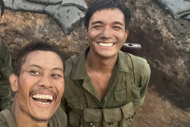 'Gia thế' của hai sao nam phim 'Mưa đỏ'  - Ảnh 1.