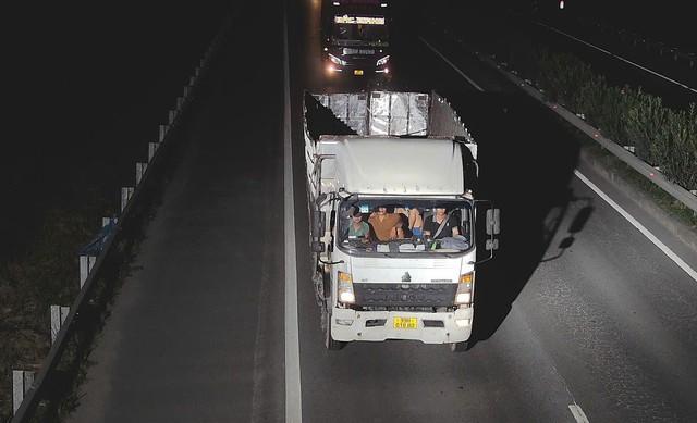 CSGT phạt nguội bằng trí tuệ nhân tạo, tài xế 'hết đường' chối lỗi - Ảnh 1.