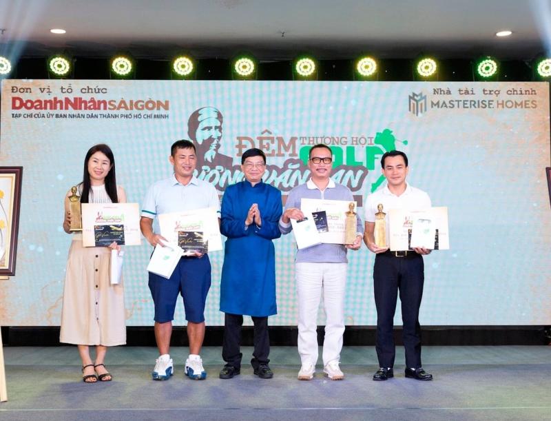 Giải golf Tạp chí Doanh Nhân Sài Gòn: Gây quỹ học bổng, tranh Cúp Lương Văn Can- Ảnh 2. Giải golf Tạp chí Doanh Nhân Sài Gòn: Gây quỹ học bổng, tranh Cúp Lương Văn Can- Ảnh 2.